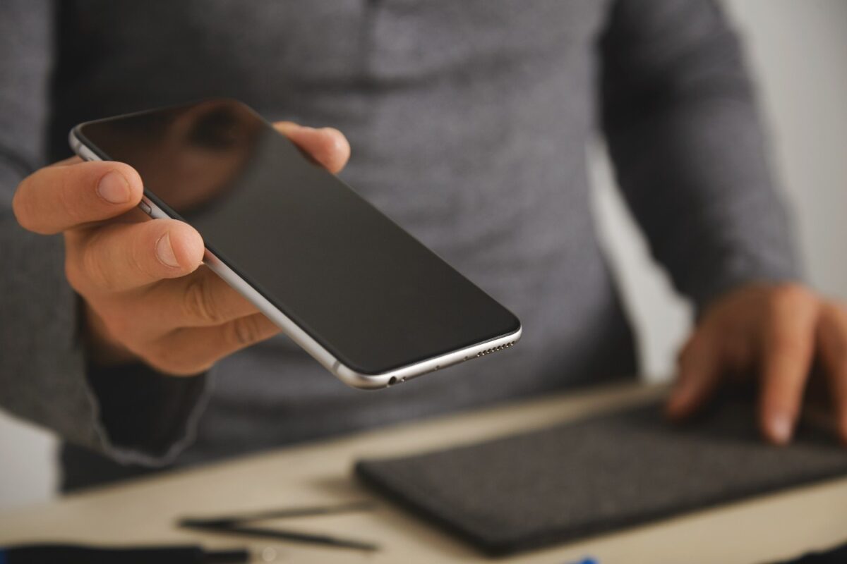 Why Is My Phone Not Turning On? Causes & Fixes